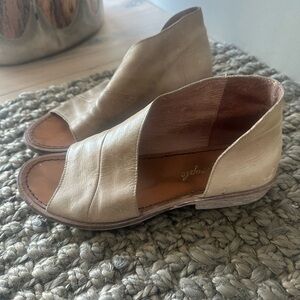 Arty Soft Rustic Beige Leather Open-Toe Women Free People  Shoes